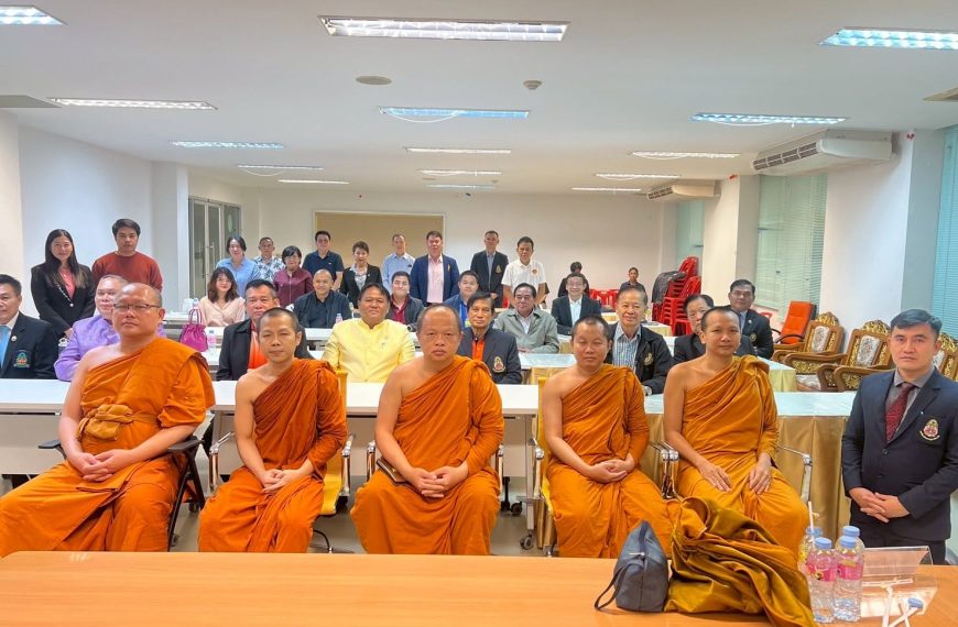 กิจกรรมเสริมหลักสูตรระดับบัณฑิตศึกษา เสวนาเรื่อง “ประชานิยม: กลไกสร้างความเป็นธรรมทางเศรษฐกิจ หรือวงจรกับดักทางการเมือง?”